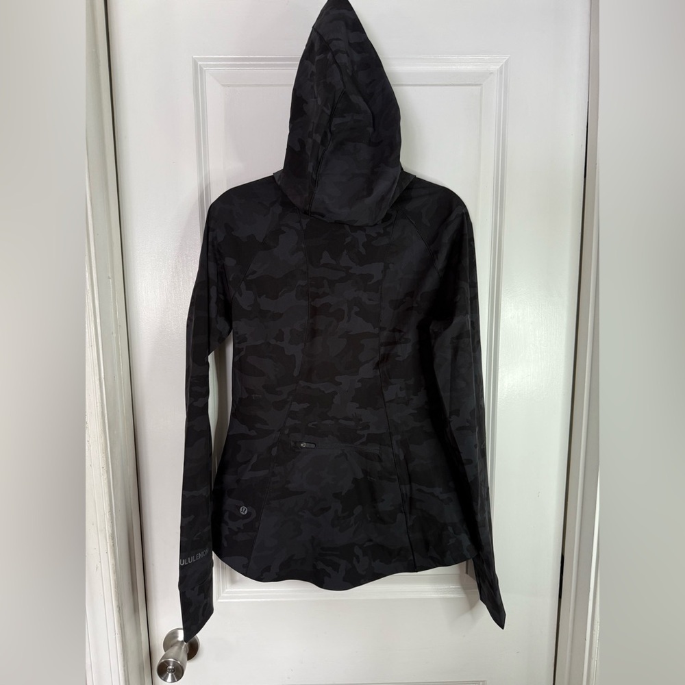 Lululemon Women’s Incognito Camo Multi Gray Mist Over Windbreaker - Size 8 - Picture 6 of 9